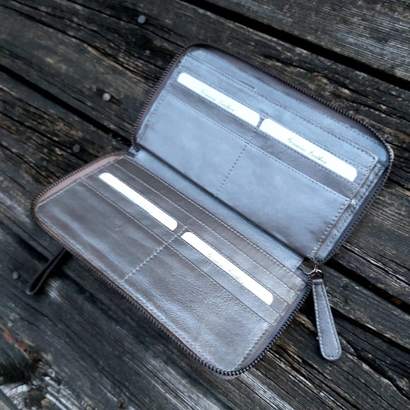 Kenneth Cole New York Leather Wristlet Wallet - Picture 6 of 10